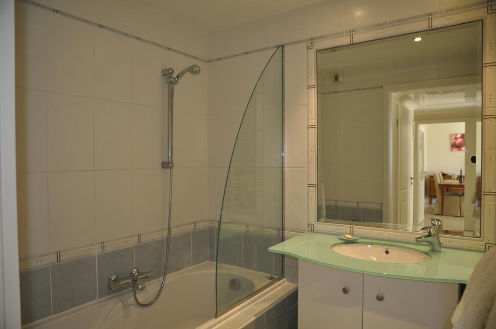 Stunning 2 Bed, 2 Bath Apt On The Cannes Sea Front Has Swimming Pool And Is A Secure Modern Building 464 Ngoại thất bức ảnh