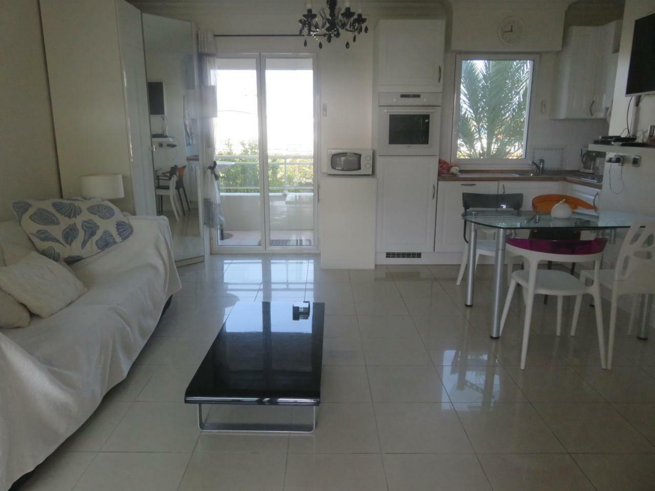 Stunning 2 Bed, 2 Bath Apt On The Cannes Sea Front Has Swimming Pool And Is A Secure Modern Building 464 Ngoại thất bức ảnh