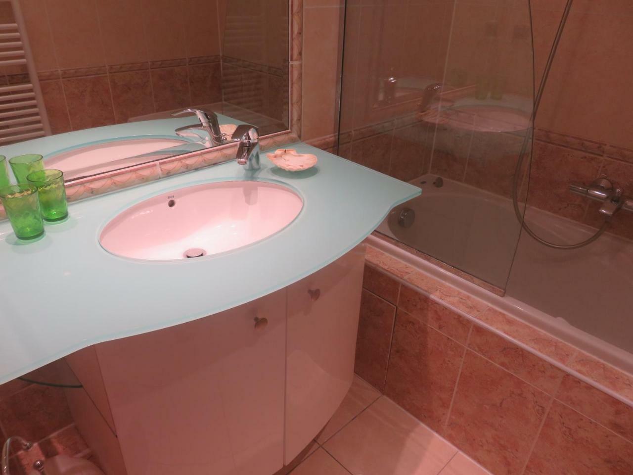 Stunning 2 Bed, 2 Bath Apt On The Cannes Sea Front Has Swimming Pool And Is A Secure Modern Building 464 Ngoại thất bức ảnh